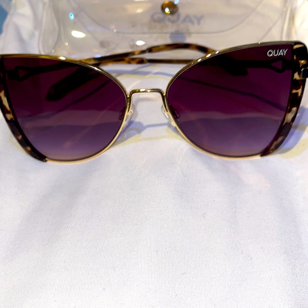NWOT Quay Sunglasses